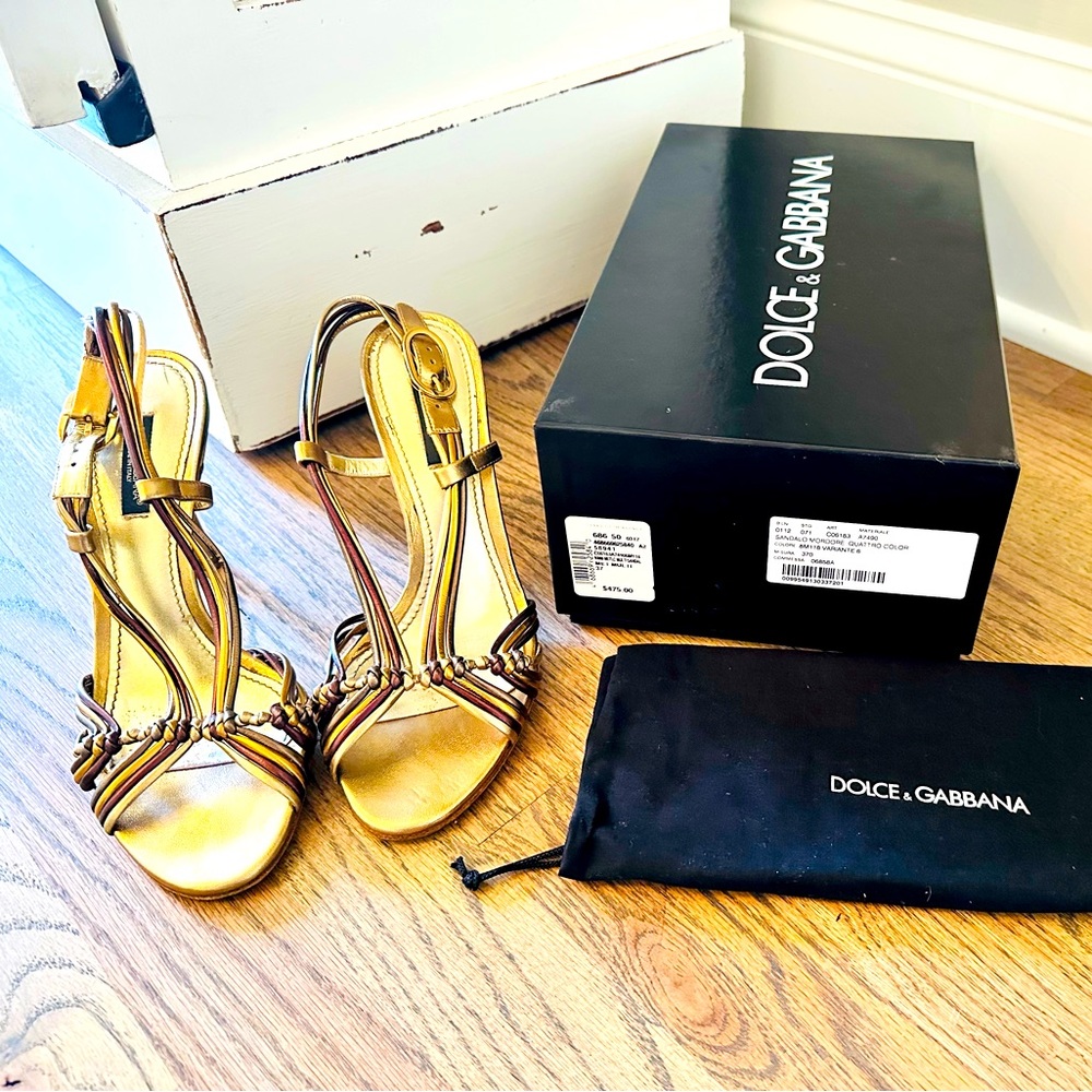 Size 37 Dolce & Gabbana metallic strappy sandals!